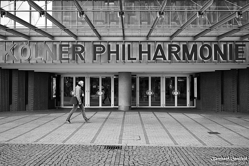 Bernhard Saalfeld - Eingang Koelner Philharmonie